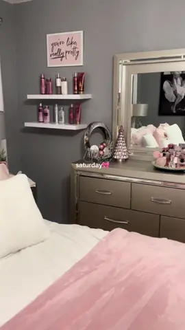 Christmas is almost here 😫 #fyp #foryoupage #minivlog #dayinmylife #Lifestyle #morningroutine #christmas #roomdecor #pink #girly #skincare 