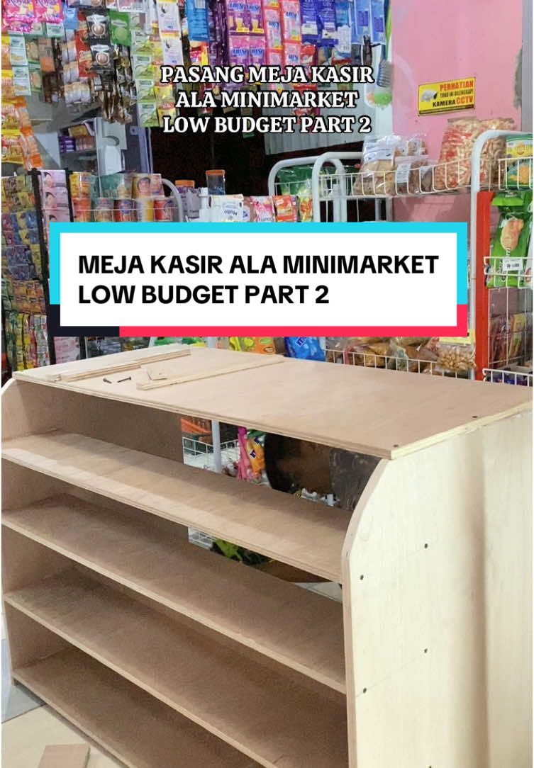 Spill budget Pembuatan meja kasir ala2 minimarket ✅Bagian Samping 2 Lembar x 62.000 =130.000 ✅Bagian Atas 1 Lembar x 62.000 = 62.000 ✅Bagian Selving 4 Lembar x 25.000 = 100.000 ✅Bagian penutup Dalam 1 Lembar x 25.000 = 25.000 ✅ Bahan Laci 2 Lembar x 50.000 = 100.000 ✅Skrup Gypsum 1 BOX (1,5 inchi /4 cm) x 30.000 = 30.000 TOTAL MODAL BUAT MEJA Rp. 447.000 #fyp #fypシ #fypage #fyppppppppppppppppppppppp #fypdongggggggg #fypシ゚ #warung #warungmadura24jam #warungsembako #mejakasir #mejakasirminimalis #mejakasirminimarket #mejakasirmurah 