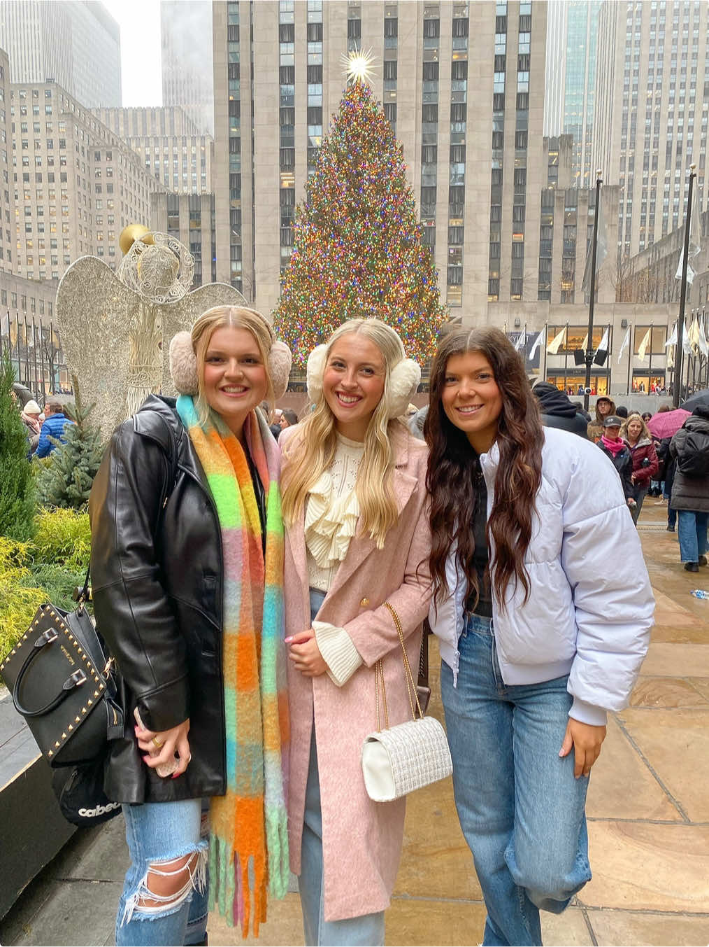 this is your sign to book the trip to NYC!!🤩🗽 #nyc #christmasinnewyork #gossipgirl #girlstrip #christmasaesthetic #gossipgirltiktok #newyork #traveltok 