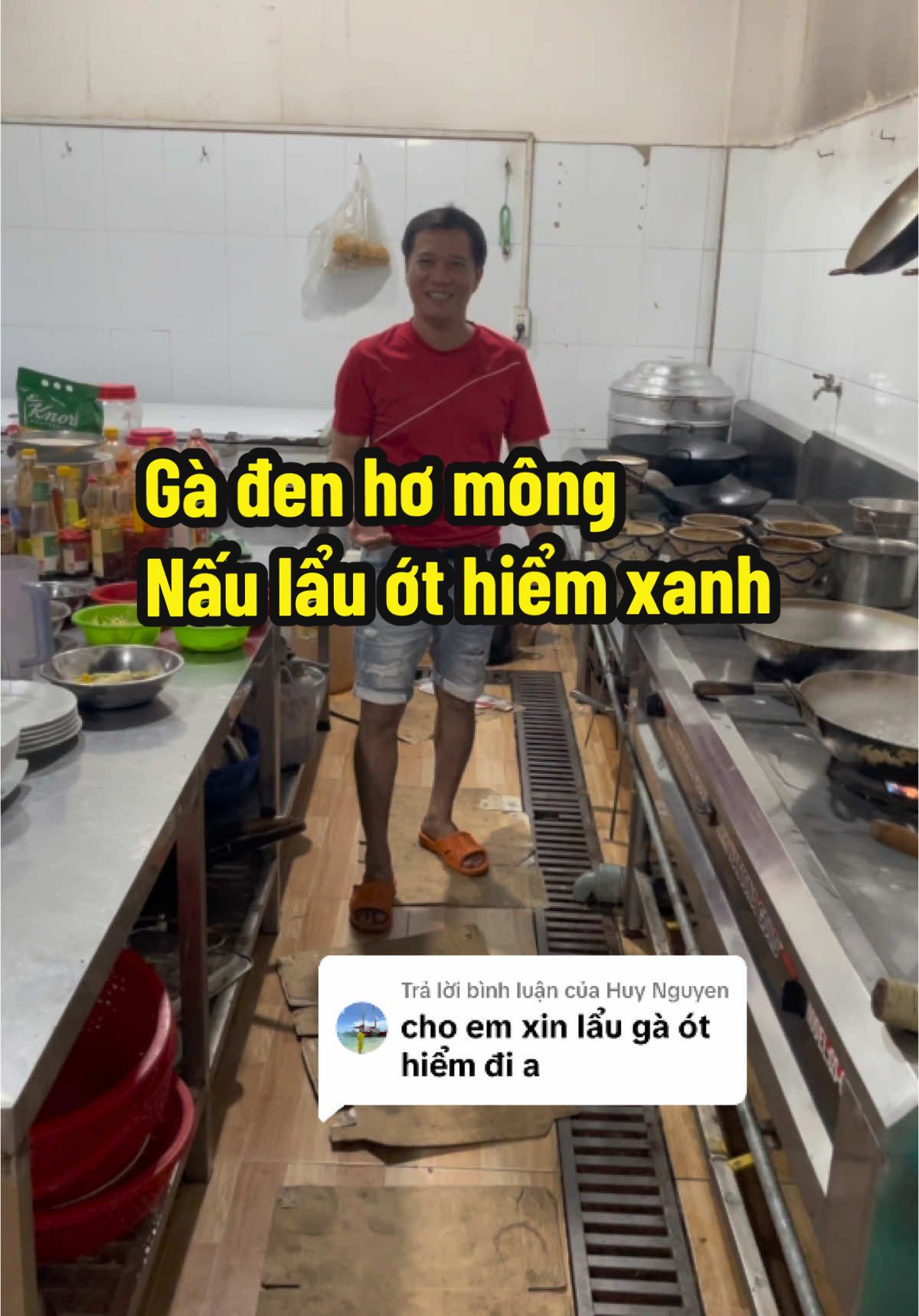 Trả lời @Huy Nguyen gà hơ mông nấu lẩu ớt hiểm xanh#Sơnvlog84 #giaitri #NHÀHÀNGBÔNGLAU #