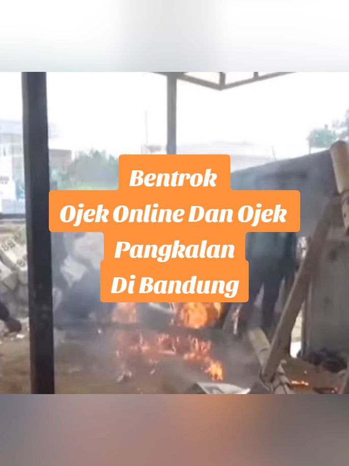 Terjadi Lagi Bentrokan Antara Ojek Online Dan Ojeng Pangkalan Di Bandung Sumber: Youtube Nusantara Tv #ojol #opang #bandung 