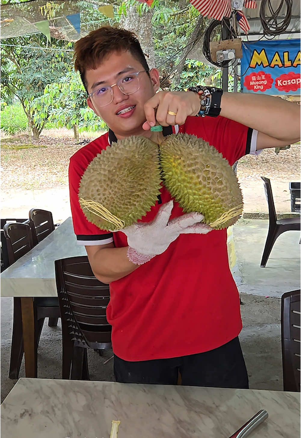 Lucky Twin Fruit! Durian Unboxing Skills - Fruit Cutting Skills - Malaysian Street Food Location : Malacca Durian Heng ( tel : 019-6676 943, 014-2687 782, 019-4445 314 ) google map : https://maps.app.goo.gl/PSWoqfwQQauS9L6BA