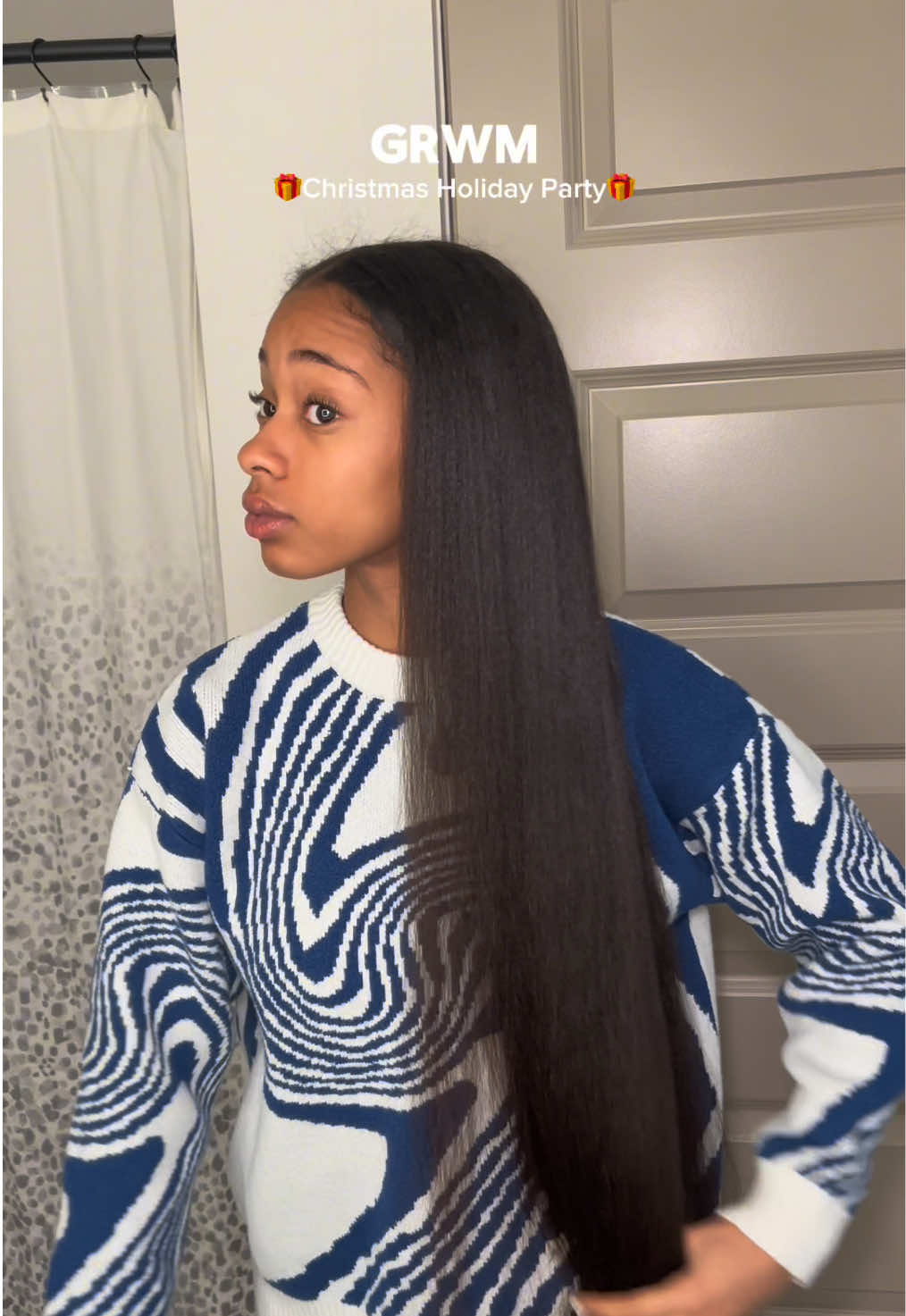Let’s get ready for a holiday party!🎁😆✨ This simple braid is my favorite to wear with my straight hair if not it gets caught in everything!👸🏽 Love the holiday parties and struggling to learn the line dances!😂 Sweater ➡️ @aelfriceden_official 💙 - - - #holiday #family #straighthair #natualhair #naturalhairstyles #blackhair #blackhairstyles #longhair #washday #washdayroutine #blowdry #blowout #blackgirlmagic #thickhair #thickhairproblems #longhairdontcare #curly #curlyhair #curlyhairstyles #instagramreels #reelsinstagram #explore #explorepage #DIY #hairtutorial #hairjourney 