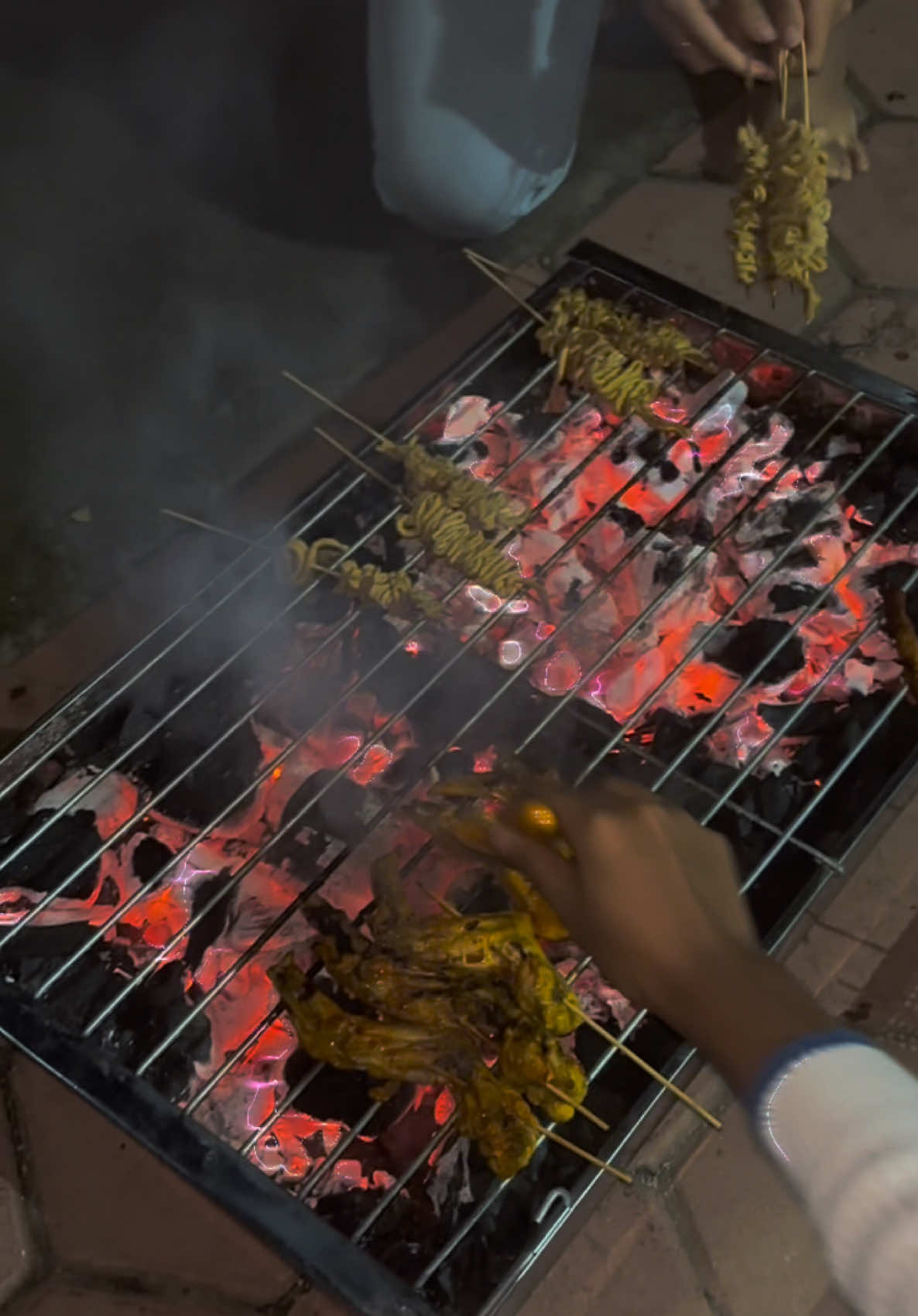 nyerang sosis😝 #bbqparty #bakarbakar #newyear #capcut 