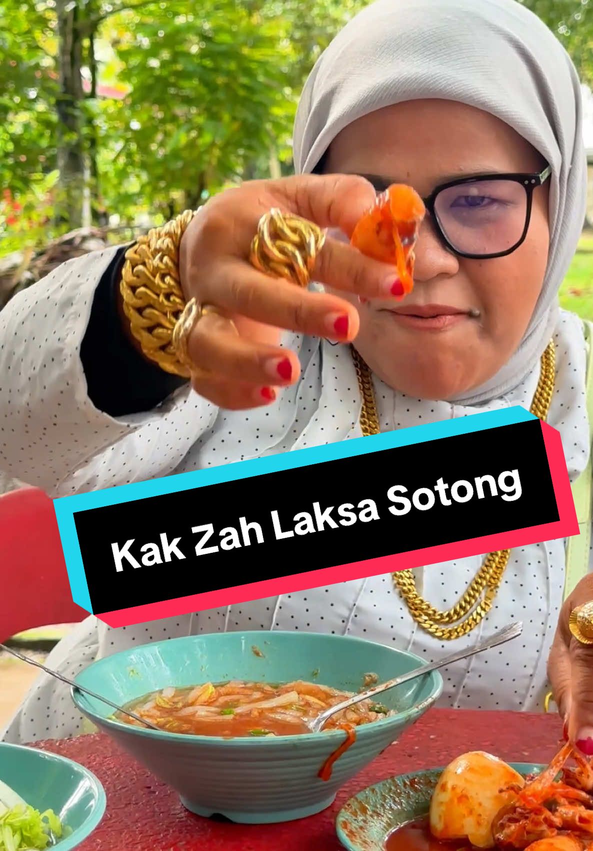 Laksa Sotong padu, kuah pekat, sotong mewah! Hanya di Kak Zah Laksa Sotong @Kakzah Laksa Sotong , Taman Serai Setia, Padang Serai. Rasa sekali, pasti nak lagi! #laksasotong #laksa #tamanseraisetia #padangserai 