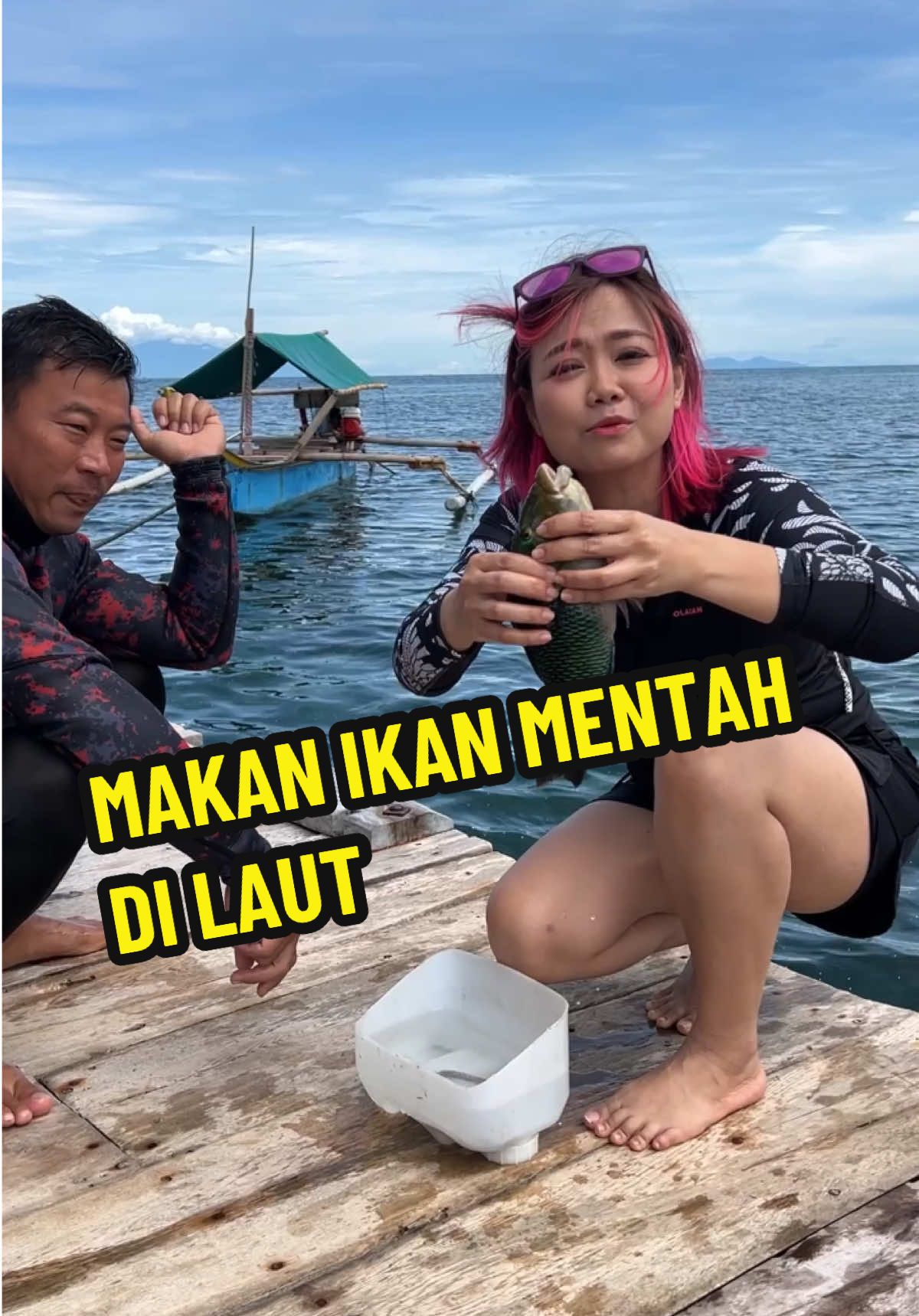 Makan ikan mentah di tengah laut 😂 rasanya 🤢 #longersvideos #serunyakuliner #garagaragina #serunyaliburan #pahawang #lampungkuliner 