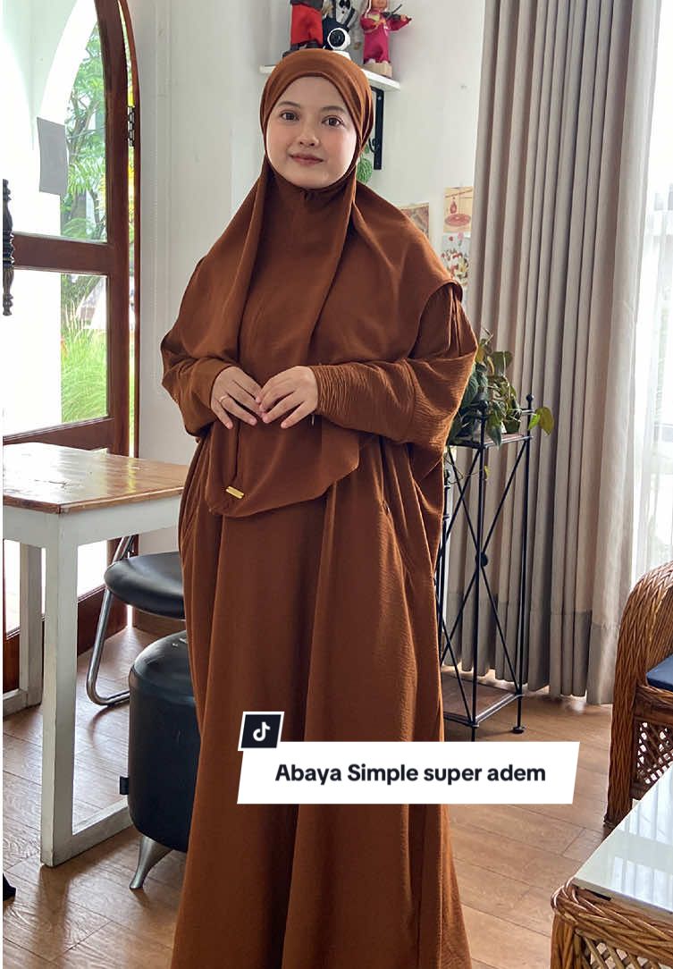 Tampil simple tapi stylish🥰💞 #abaya  #abayastyle #abayalebaran #abayakekinian #abayaterbaru #abayahitam #abaya2025 #ootdmuslimah #outfitmuslimah #abayaumroh #abayagirls #dthree #payday #paydaysale #paydaysales #fyp #viral 