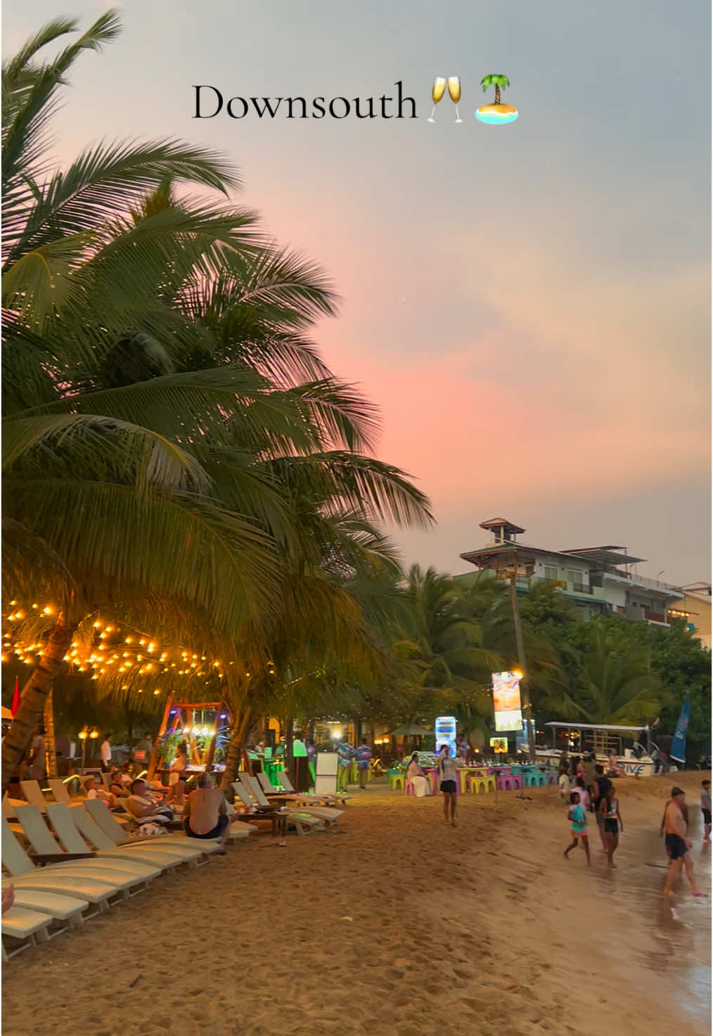 Unawatuna🏝️ #fyp #beach #srilanka #tiktok #unawatuna #fyppppppppppppppppppppppp #fypシ #fypp #downsouth🇱🇰 #🥂 #chill #christmas #christmasvibes #galle #sea #people 