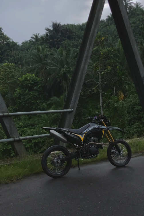 Hijau army emang gak ada obat🤤 #crf #crf150l #supermoto #supermotoindonesia #supermotoganteng #crf150supermoto #crf150lindonesia #supermotoherexstyle #supermotoherex #crfherexstyle #motortrail #honda #cinematic #cinematicvideo #cinematicmotor #hijaudaun #hijauarmy 