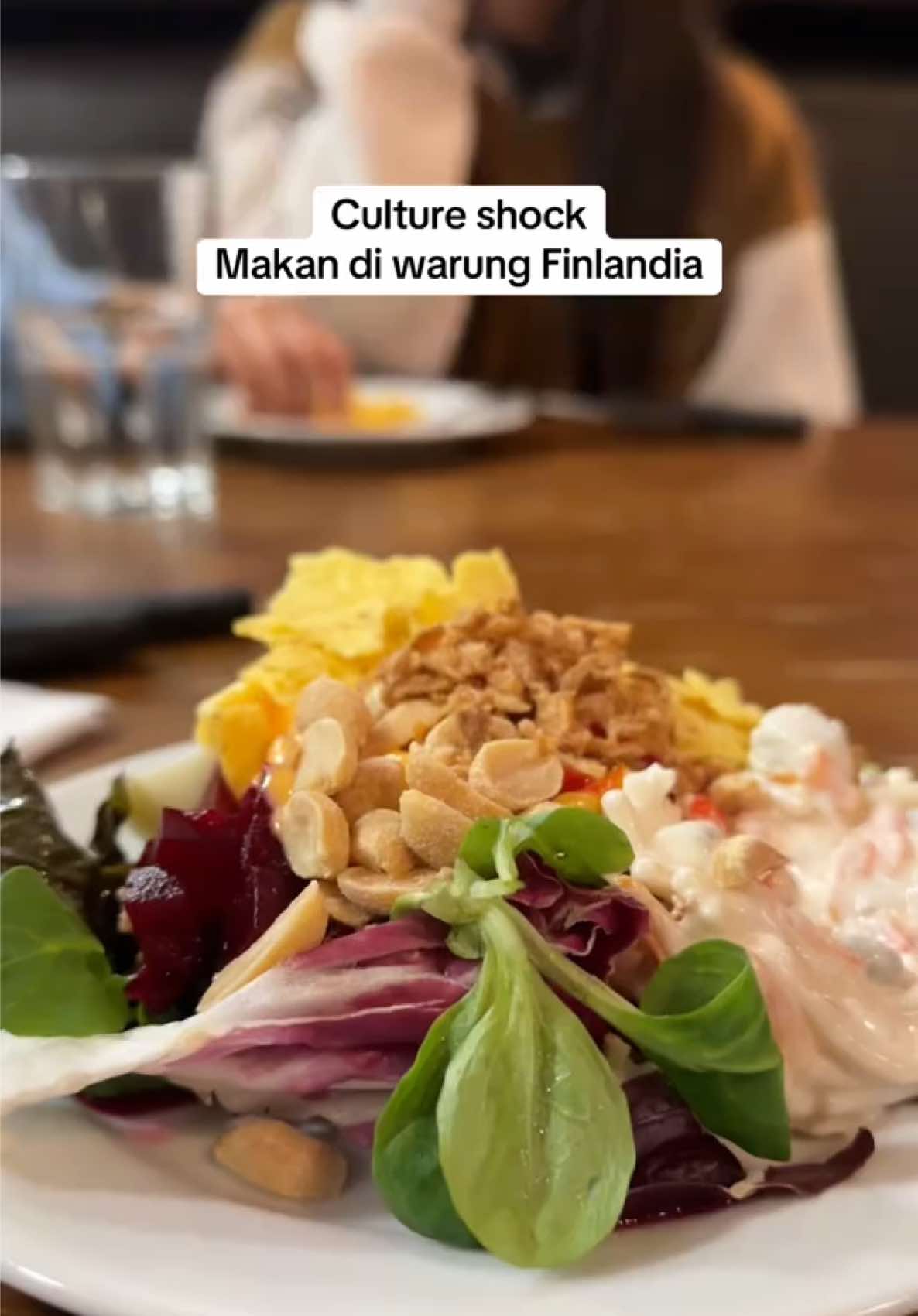 Culture shock waktu pertama kali makan di luar di restoran Finlandia #chimyinfinland #finlandia #chimycultureshock 