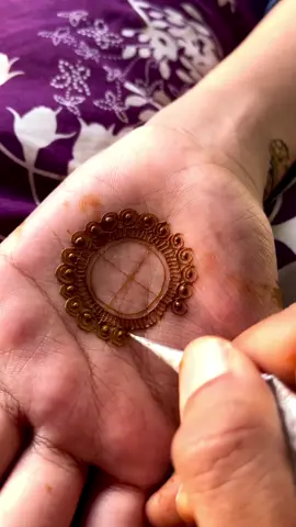 Simple design ♥️ #hennadesign #mehendidesign #trending #fypp #foryoupagee #foryou #hennaart #fyp #henna #♥️ #simplehenna #partyhenna @TikTok 