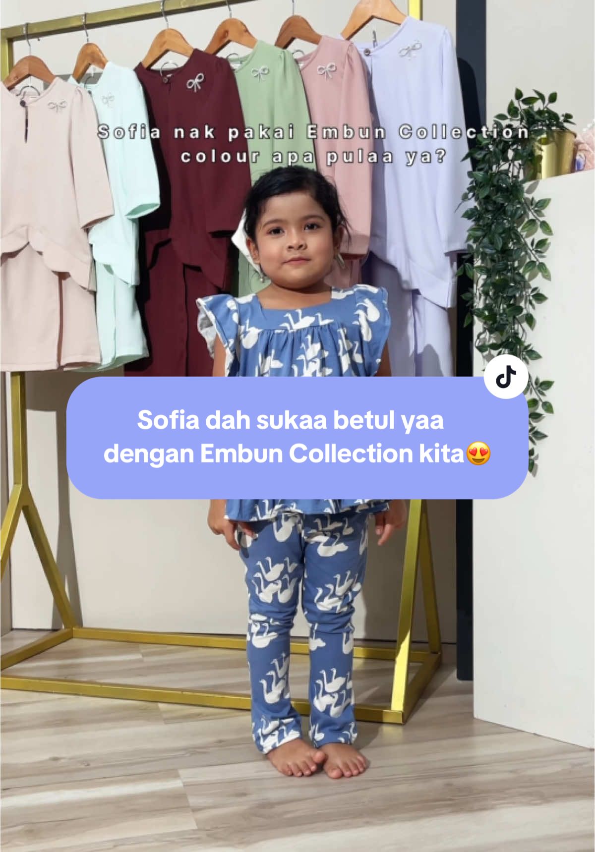 Haaa mommies, Sofia pun dah suka sangat dengan Embun Collection kita, selesa sangat kita nampak dia pakai. Anak anak mommies takde lagi untuk Embun Collection? 🤭🤭#fyppage  #fyp #kids #fyppppppppppppppppppppppp #kidstiktok #kidsfashion #bajukurung #kurung #newcollection #kidsoutfit #kidstyle #kidsclothing #embun #hotselling 