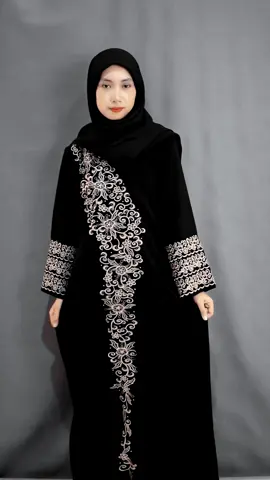 Ada yang rindu dengan abaya bordir,sekarang abaya bordir back in stock #abaya #abayastyle #abayagirls #abayalebaran #abayahitam 