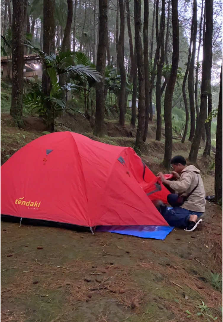 Tutorial mendirikan tenda dalam 1 menit🤣 #kuningan #talagasuriancamppark #alam #camping #campinglife #camp #fyp #fypシ #fakesituation⚠️ #tranding #fypppppppppppppp #gunungciremai #tutorial #mendirikantenda 