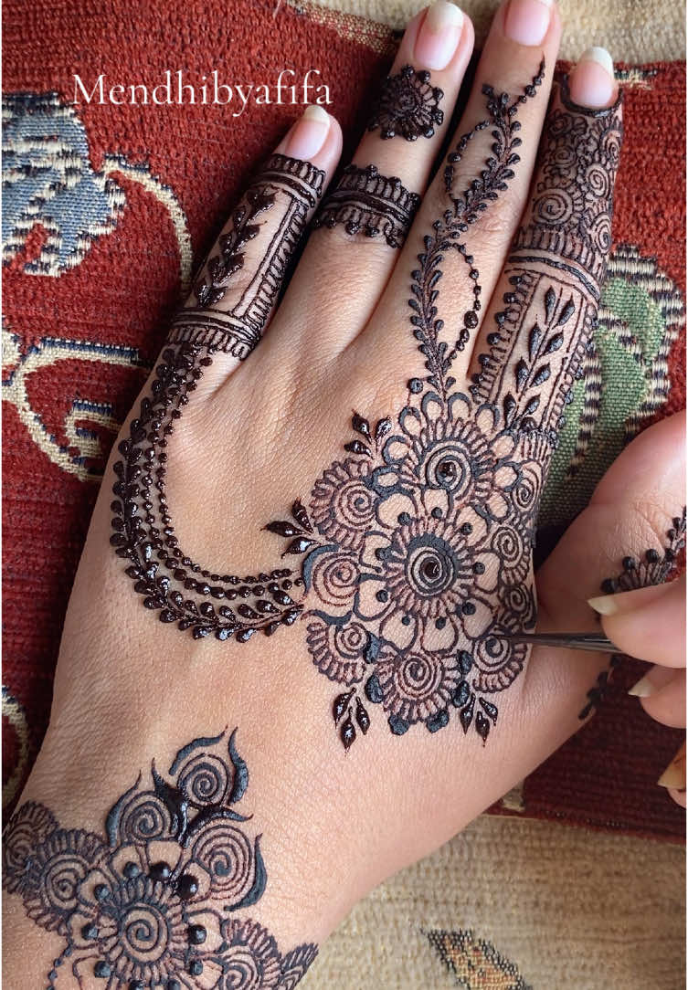 henna #mendhi #viralvideos #reels #relitfeelit #simpleeid #eid #eidlook #hennartist #simplehenna #hennalove #Love #hennaart #hennatattoo #eidmubarak #eidseries #hennalahore #lahoreartistofinstagram #partdesign #uniquehennadesign #viraldesign #forupage #videoviral 