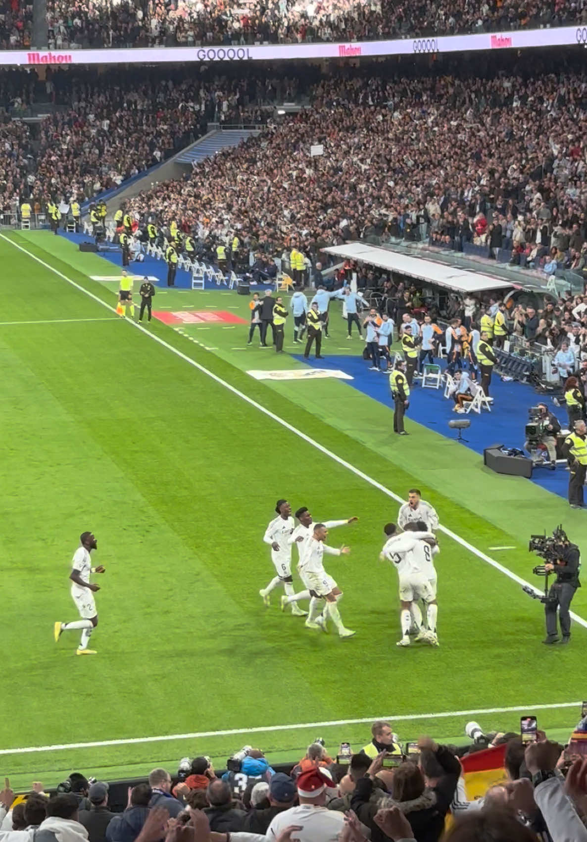 Valverde goal last night in the Bernabéu #realmadrid #golazo #valverde #santiagobernabeu #fyp 