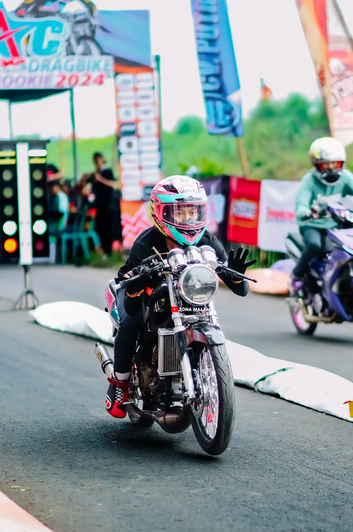 🖐️ berdirilah tanpa menjatuhkan orang lain ✊