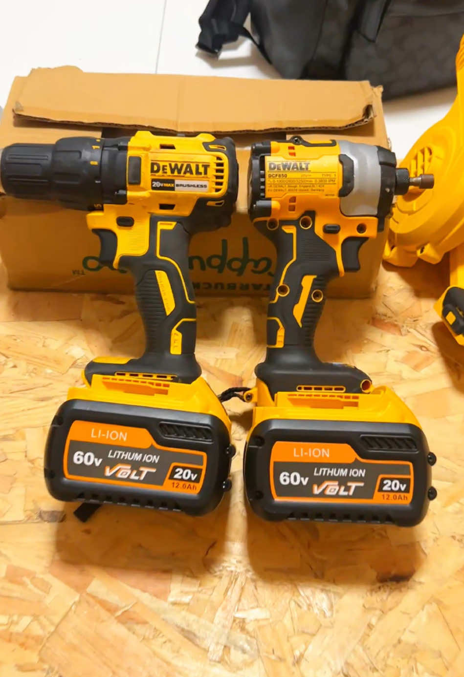 Wow! Look what l’ve got!! #effpaitile #dewalt #dewalttools #dewalttool #battery #tiktokfinds #tiktokshopfinds #diymadeeasy #foryou #fyp  #drill #DlY #tooltips  #shoptiktok#lithium #lithiumbattery #lithiumionbatteries #flashsale #electrical  #mechaniclife #TikTokShop #viral#autumn #fall #spookyseason #haloween2024 #halloweenlook #hardwaretools#flashsale#20V#60v #DCB609