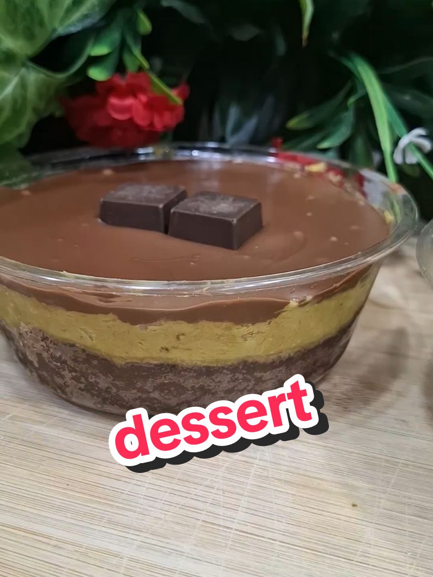 recette de desserte  recette facile et rapide  recette de benna  desserte du ramadan  kounafa pistache  pistachio pâte de pistache  chocolat  pâte a tartiner chocolat  lotus#benna #cuisinetiktok #dessert #konafa #pistacchio #recettefacileetrapide 