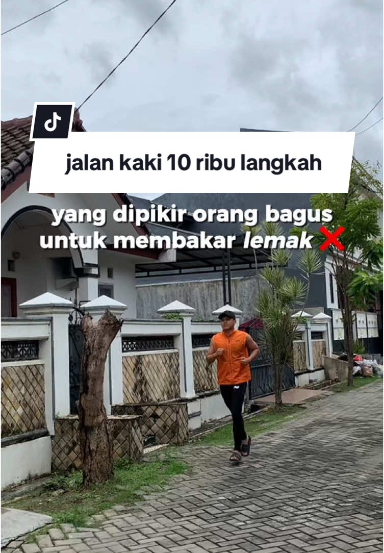 LOW INTENSITY CARDIO ✅ Cardio intensitas rendah membantu kalian lebih enjoy saat defisit kalori, karena saat defisit kalori kalian membutuhkan waktu yang cukup panjang dan defisit kalori kalian berjalan dengan lancar. Kenapa tidak menggunakan High Intensity Cardio? Karena dapat membuat kalian merasa lapar lebih cepat dan tentunya meminimalisir pengikisan otot. Semoga Bermanfaat ✌️ #workout #workoutmotivation #gym #gymmotivation #Fitness #fitnessmotivation #sixpack #calisthenics #challange #bodybuilding #bodytransformation #motivation #homeworkout #homegym #cardio #run #walk #lari #jalankaki #consistency #diet 