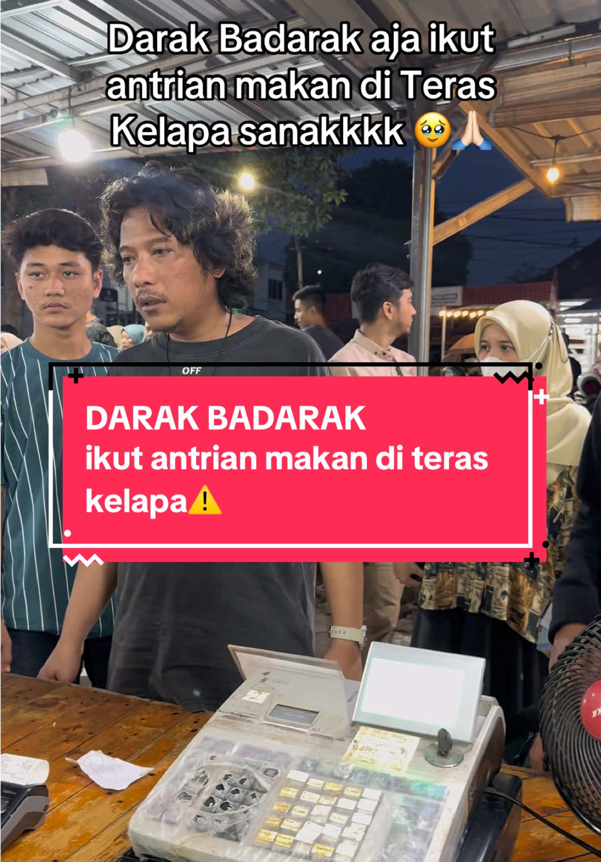 kebanggaan sumatera barat Darak Badarak, ikut antrian makan di teras kelapa padang😁🔥 #darakbadarak #darakbadarakpariaman🤝 #jelajahkuliner #TikTokAwardsID #SiapaSangka #menyala #menyalaabangkuh🔥 #teraskelapa #baksosolorayapadang #padang #sumbar #viraltiktok #xbcyza #viral #kontenviral #fyp 