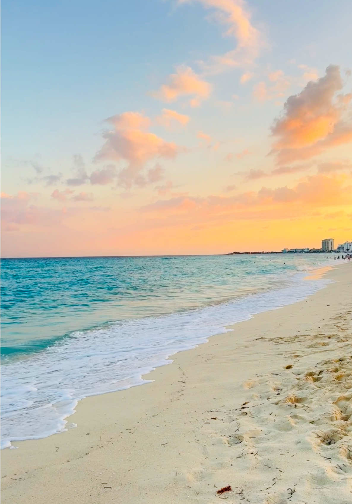 Playa Delfines en el atardecer  #playadelfines #cancunmexico #playasdecancun #lfpypシ #zonahoteleracancunmexico #rivieramayamexico #cancunmexico #playadelfinescancun 