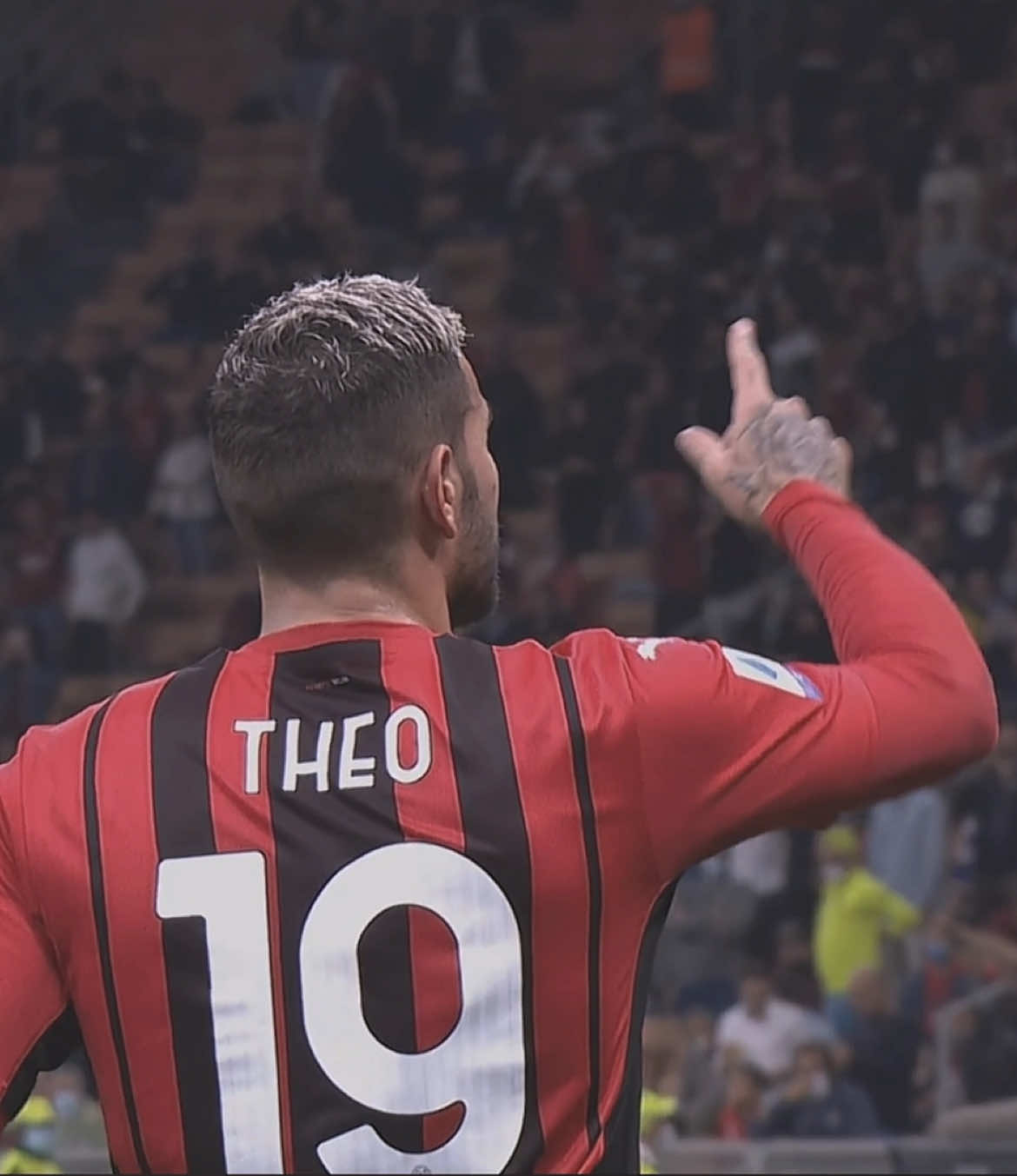 Theo Hernandez  #theohernandez #theohernandez19 #19 #acmilan #france #seriea #neckonayacht #gunna #fyp #fypシ゚ #fypツ #trendingvideo #trendingtiktok #viralvideos #viral_video #viraltiktokvideo #footballtiktok #footballedit 