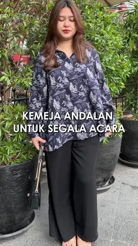 Rugi banget kalo ga punya Briana Shirt ini di wardrobemu ladies, kemeja serbaguna untuk segala acara 💙 #minimal #iwearminimal #womanoutfit #kemeja #kemejawanita #kemejamurah 