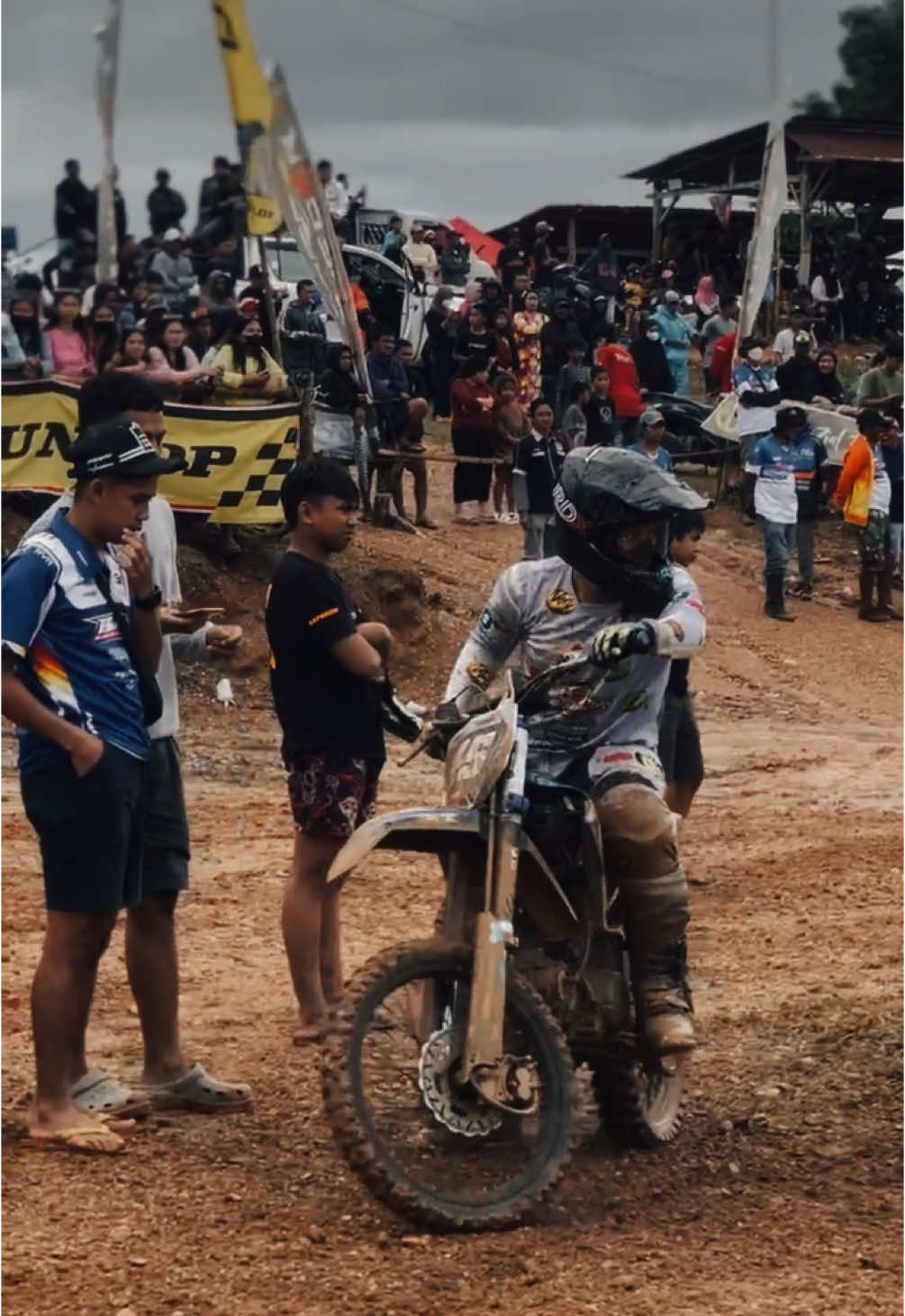 Tidak sedikit kendala yang telah kita lewati bersama. Hasil yang kita dapatkan ini merupakan hasil kolaborasi bersama. Terima kasih banyak atas kerja keras yang sudah di lakukan selama ini baik dari crew , sponsor dan  tak luput untuk bos @Bekicot rider @Ultramen merah45 dan mekanik @Muhammad Ilyas lebih kuat dengan event