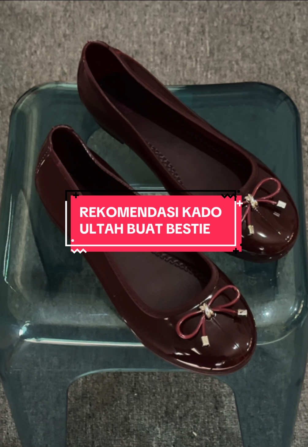 Cara buat bestie seneng kasih kado ini pasti happy dan bermanfaat .  @porto_footwear  #rekomendasikado #CuanTanpaBatas #YearAndSale #sepatumurah #rekomendasi #flatshoesmurah #sepatuwanita #porto 