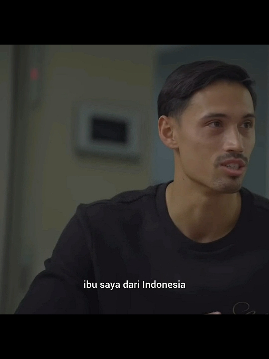 tijjani ceritakan asal usul orang tuanya dalam sesi interview di Youtube AC Milan #tijjanireijnders #reijnders #interview #acmilan #seriea #fyp 