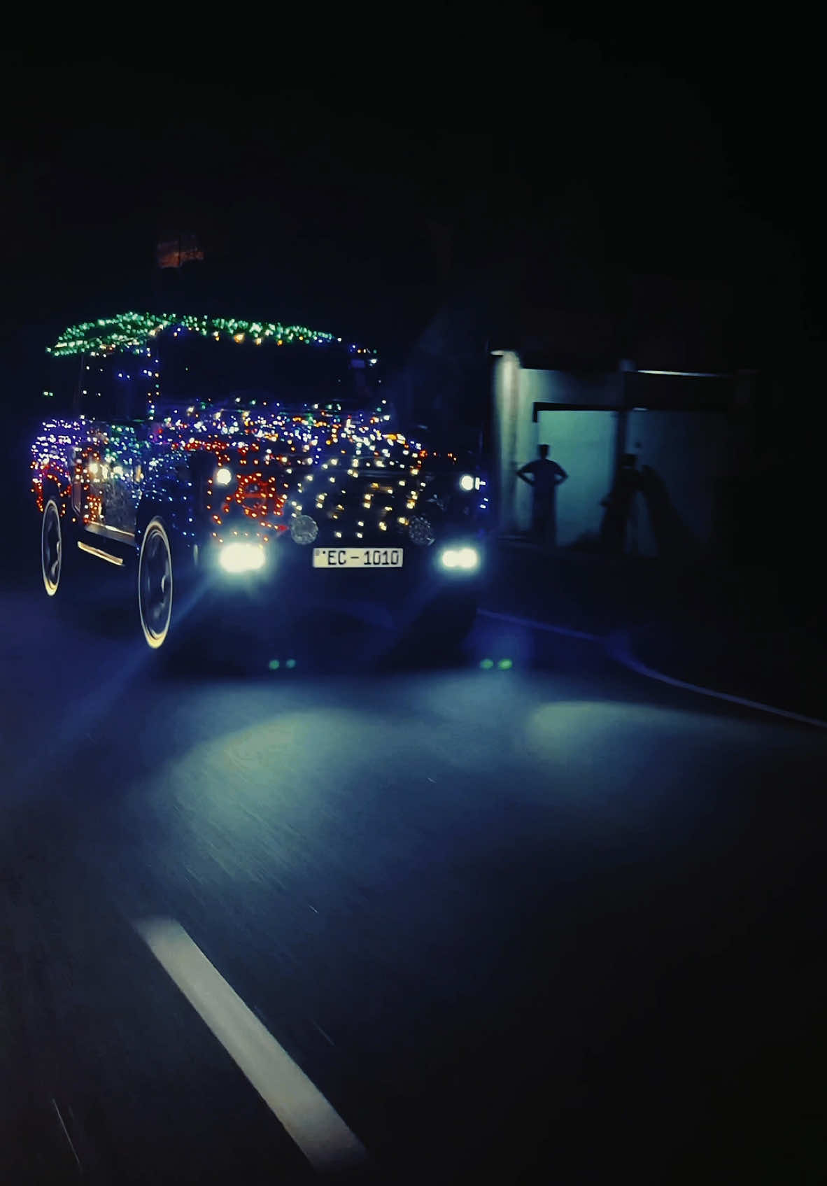 EC - 1010 🎄✨  #landrover #defender #defendersrilanka #christmas #colombo #srilanka #christmaslightcar #trending #trendingvideo #viral #viralvideo #onemillionaudition #flyyyyyyyyyyyyy #foryoupage #foryou #fypage #fyp #fypシ #Love 