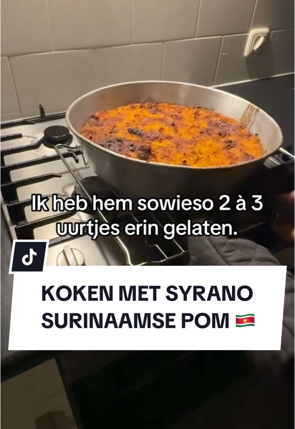 Koken met Syrano,  Ik heb een Surinaamse Pom gemaakt en dat deel ik graag met jullie Tiktokkers. 🤩🇸🇷👌🏿 Fijne feestdagen en een gelukkig nieuwjaar 🎉 #suriname #pom #koken #kitchen #surinaamsetiktokers #FoodLover #loveyou #trendingvideo #netherlands #merrychristmas #happynewyear #happyholidays #cooking #surinamfood🇸🇷 #fyp #fypdong #fypdong #foryourepage #foryour #foryour #instagood #photooftheday #viral_video #viral #viralditiktok #sranang #paramaribo #paramaribosuriname🇸🇷 