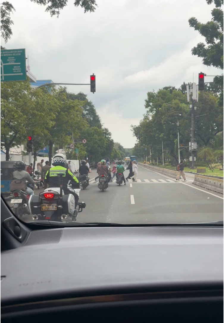 UTAMAKAN DAN PRIORITASKAN PENGGUNA JALAN KAKI🫶🫡🥰🙏 #fyp 