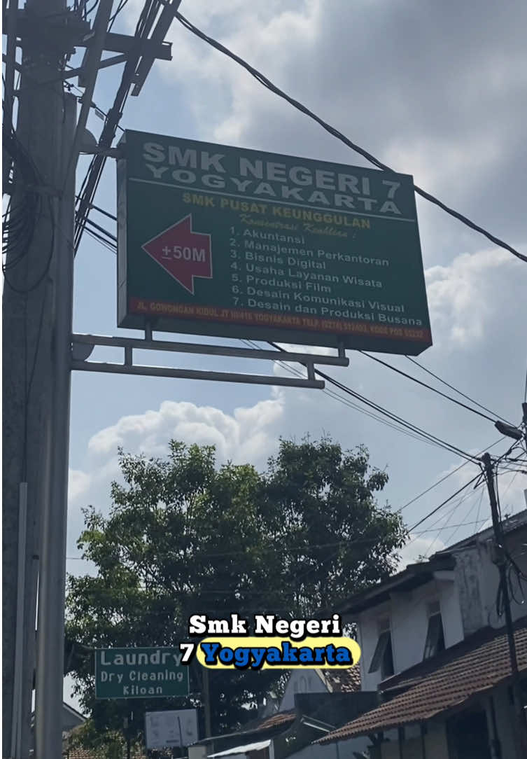 HII BESTIE 🌟  sinii aku tunjukin sekolah paling keren di Yogyakarta 🫵🏻‼️ #eminaschoolambassador #smkn7yogyakarta #bemybestieid @bemybestieid 