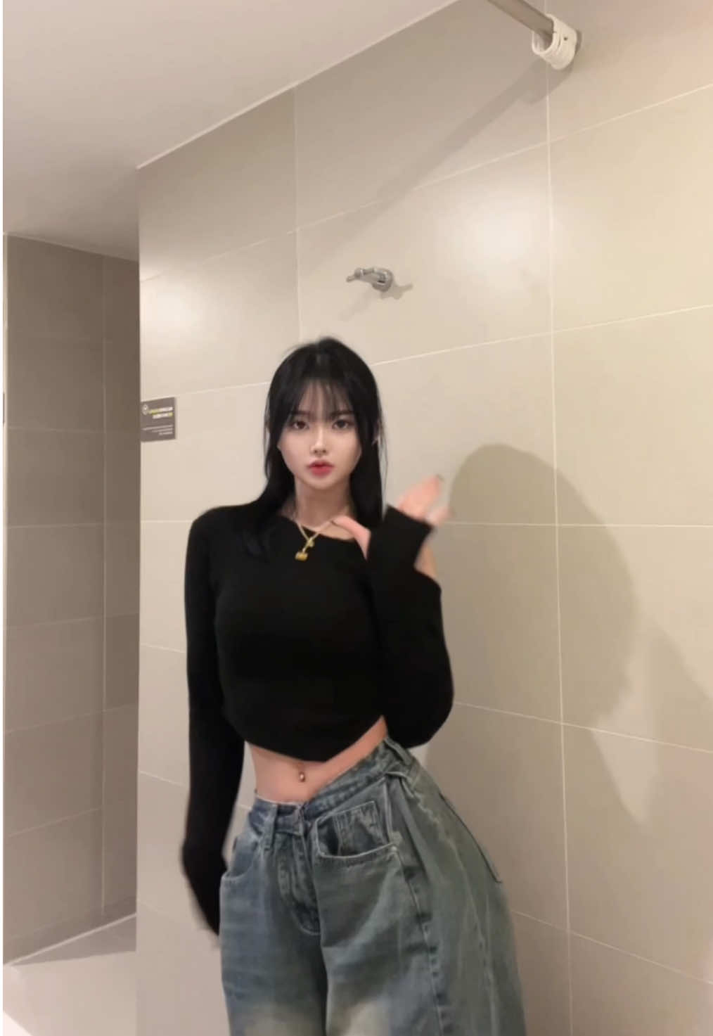 밥 먹어서 배 나온거니까 놀리지마.