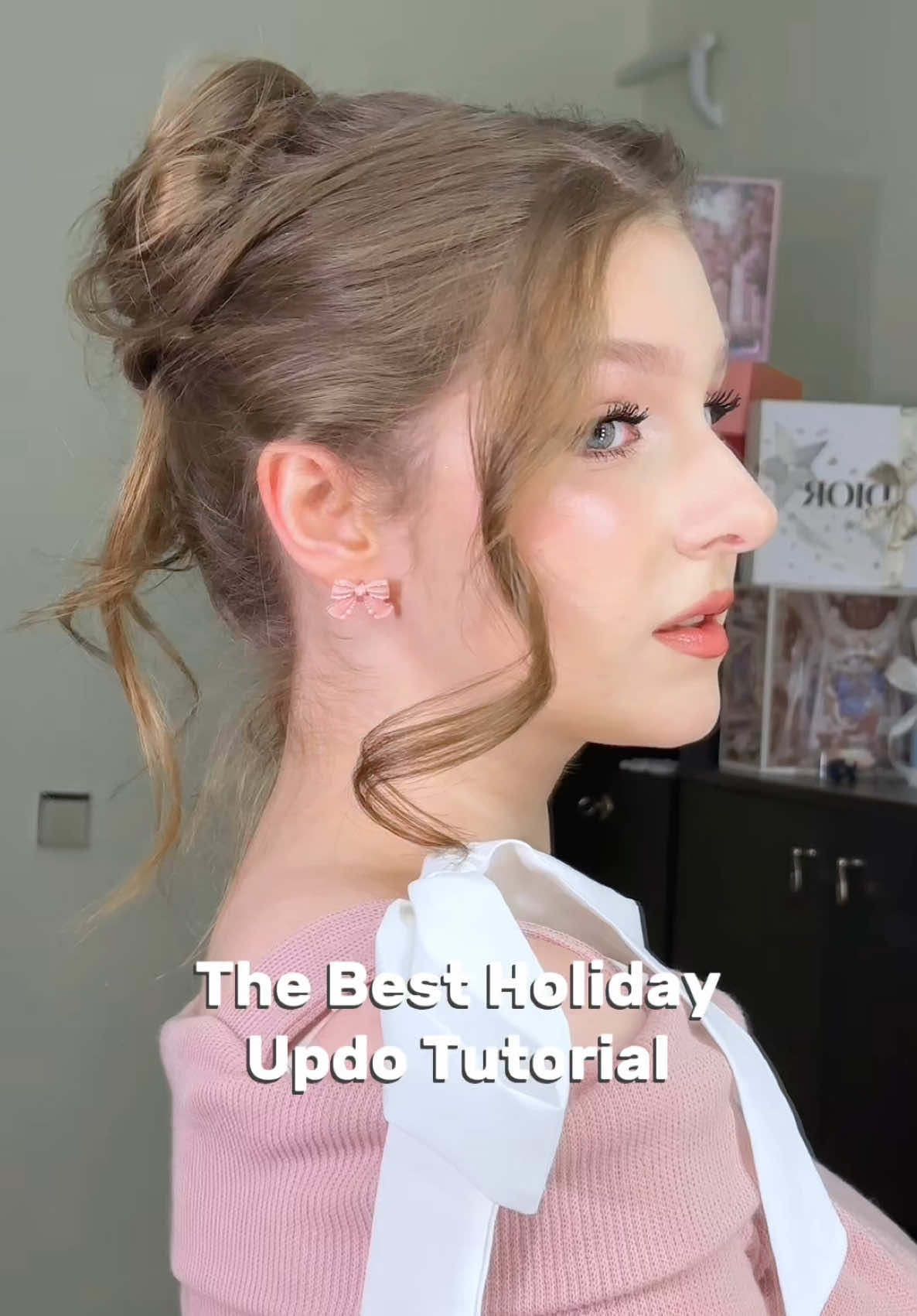 The best holiday updo ✨ Follow for more !✅ #holidayhair #hairstyletutorial #hairstyleideas #updohairstyles #messybun #messybunhairstyle #hairtutorial 