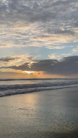 sunsetnya krui 🤩                      #beach #krui #sunset #hiling #fyppppppppppppppppppppppp #foryou #berandatiktok 