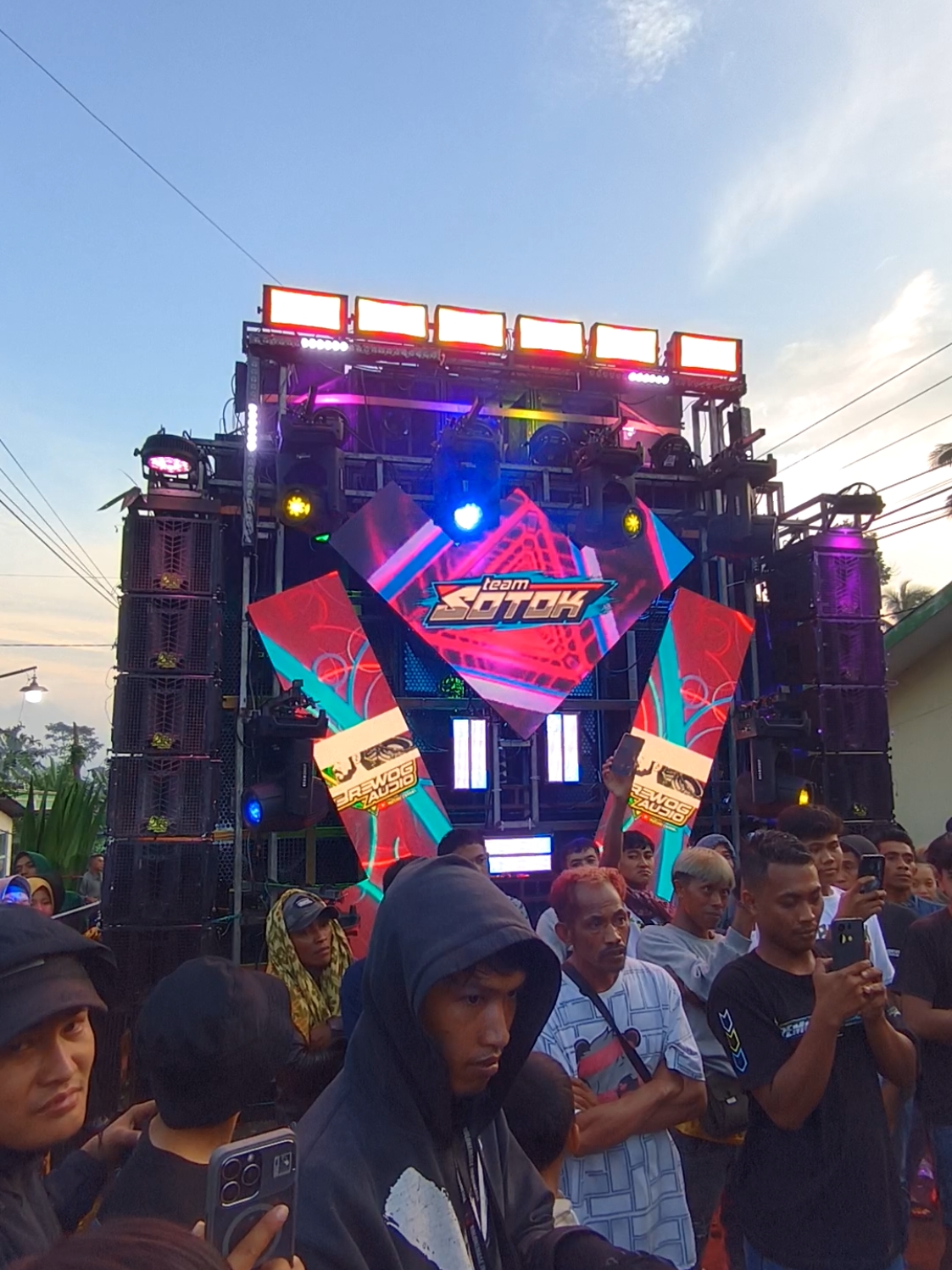 BREWOG AUDIO PUSAT FULL MENYALA #brewogaudio #brewog #brewog_audio #soundhoreg #karnaval #karnavalsoundsystem