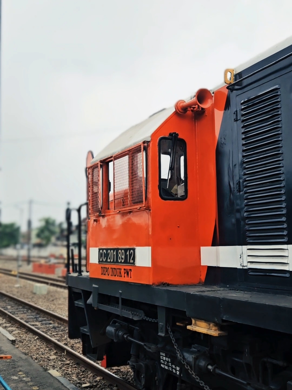 Simerah dari tanah Sumatra #CapCut #purwokerto #lampung #keretaapiindonesia #keretaapikita #kai121 #kai #keretaapi #kereta #loko #cc201 #fyp #foryou #red #blue 