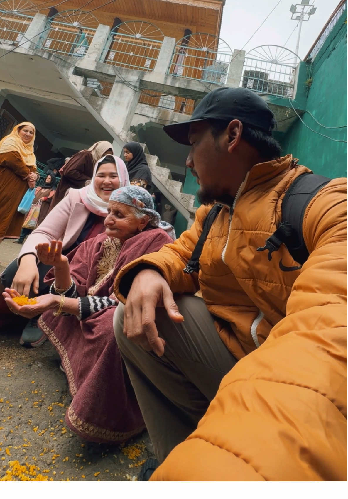 neman nenek p makan kt masjid . #india #travel #fyp #fakhrulaizat69 #tiktok #foryou #foryoupage #streetfood 