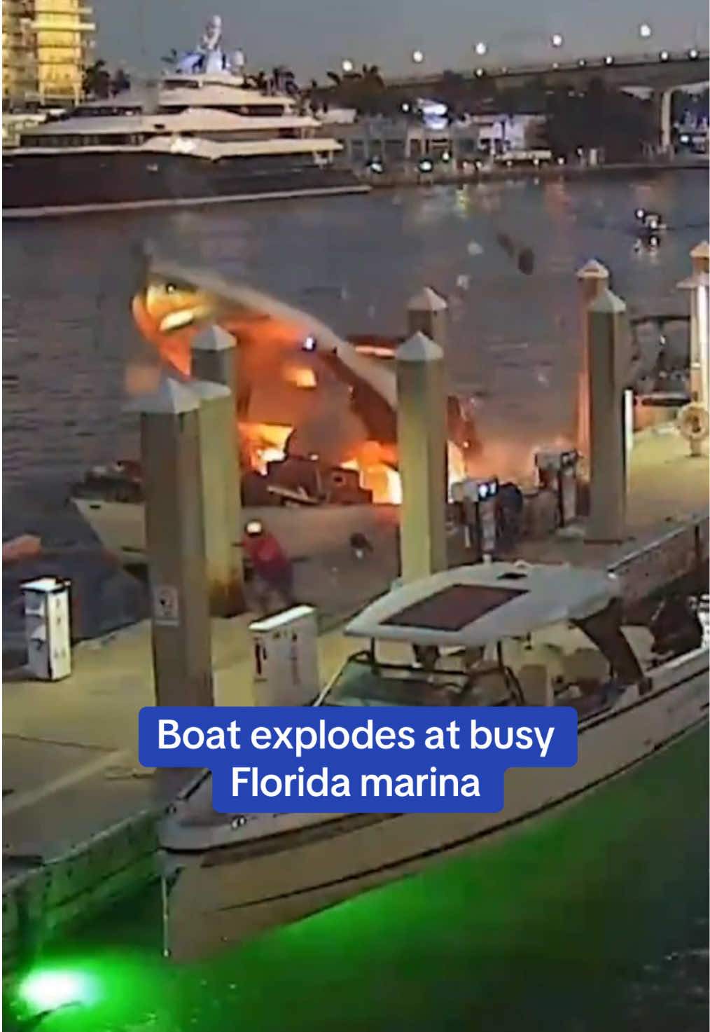 Shocking surveillance footage showed the moment a boat docked in a Florida marina exploded into flames on Monday evening. The blast at a Fort Lauderdale marina killed one person and injured five others, three of whom were transported to the hospital with traumatic injuries, NBC 6 South Florida reported. The other two were also taken to the hospital. 🎥EARTH CAM #florida #boat #explode #news #fire 