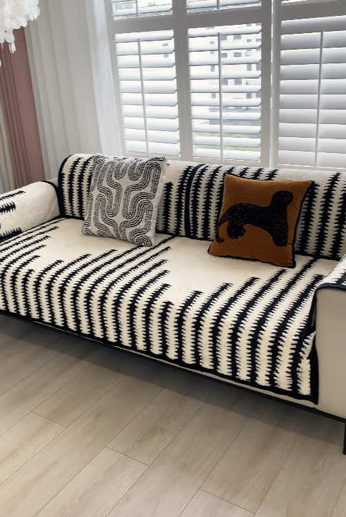 Amazing sofa cover for U 🛋️💕 #sofacover#sofa #stripe #softsofa #homedecor #sofaprotector #sofaslipcover #tiktokshoplastchance #tiktokmakemebuyit #tiktokholidayhaul #newyear #2025 