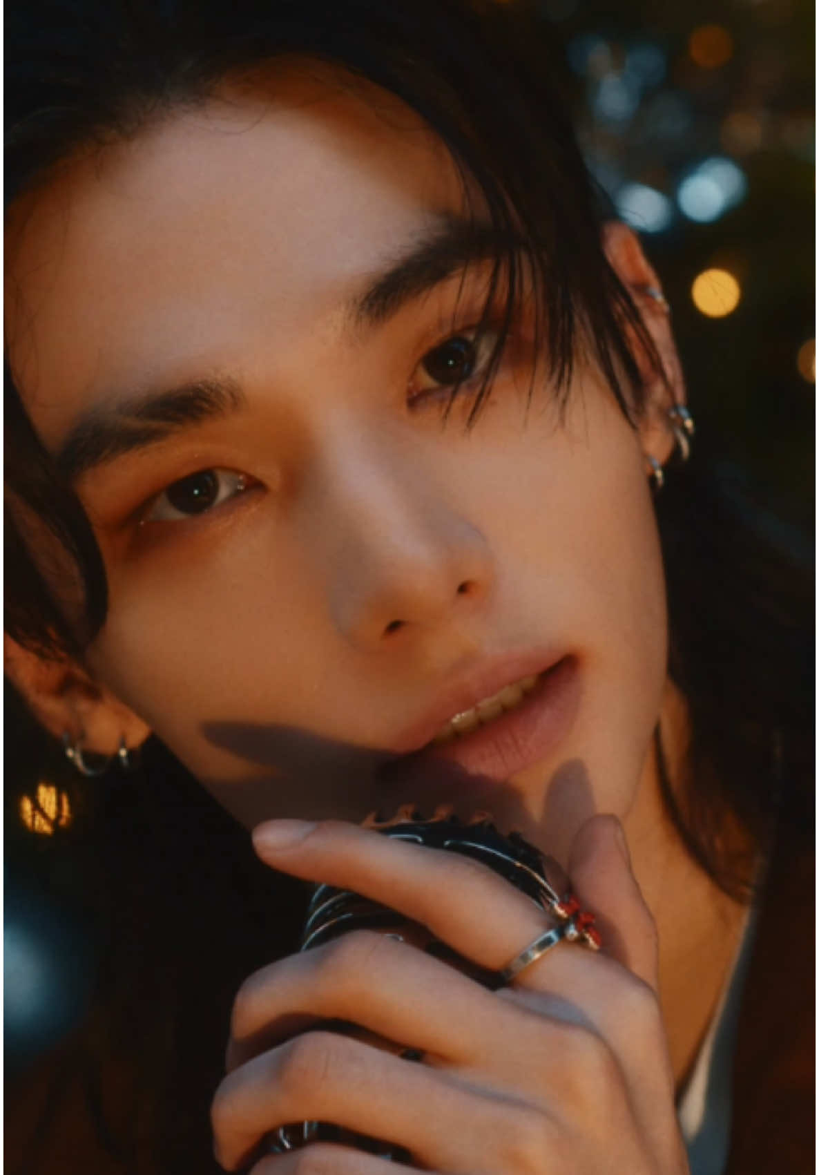 Stray Kids JAPAN 2nd Album『GIANT』 「Christmas Love」 MV Shorts (Hyunjin ver.) #StrayKids #スキズ #Hyunjin #ヒョンジン #スキズ_2nd_Album #JAPAN_2nd_Album #SKZ_ChristmasLove