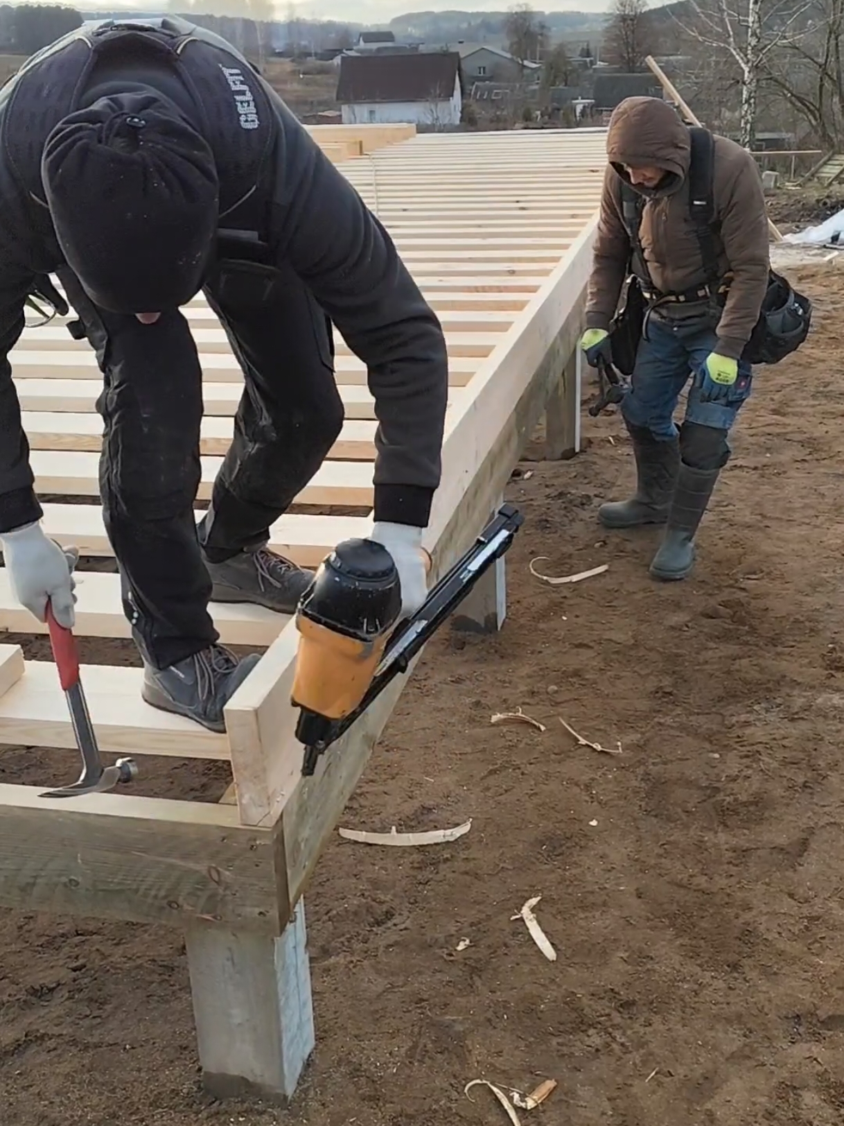 Дом 125м² Установка лаг пола. #СуровыйПлотник #SuroviPlotnik #DIY #своимируками #floor #joistick 