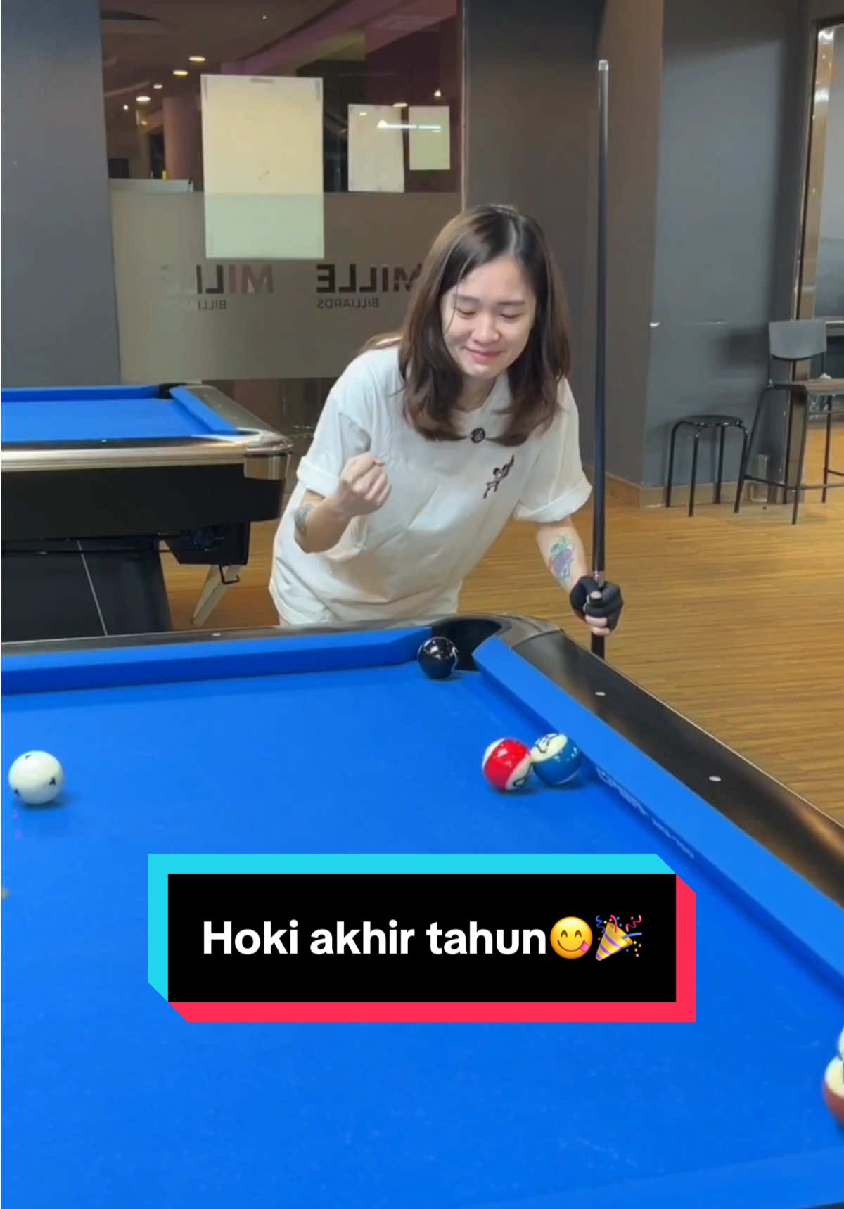 Hoki akhir taun manjurrr, thankyou santaa🎅🏼🫶🏻🎄🥰 #billiards #cicibilliard #fun #christmas #2024 #trickshot #trick #serunyaditiktok #challenge #8ballpool #sports #magic #happy #happynewyear #christmas 