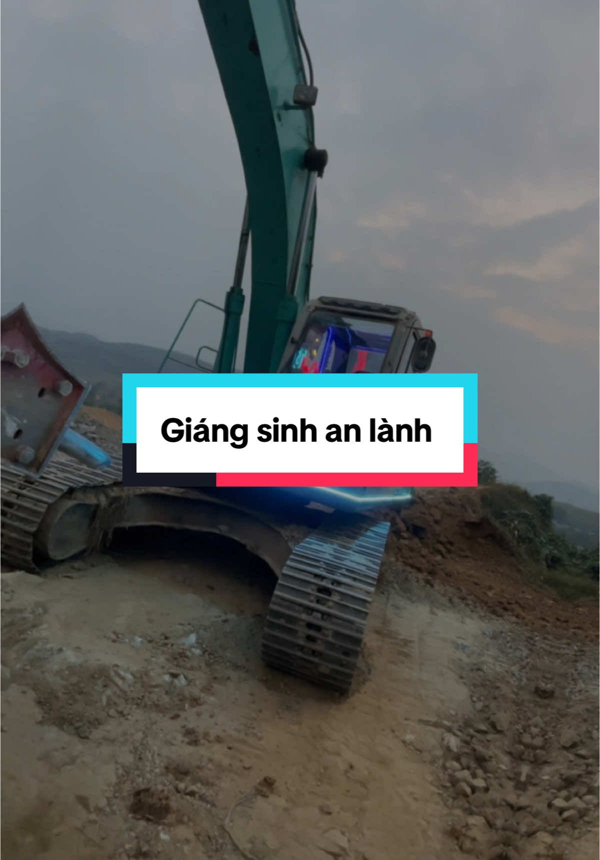 Merry Christmas excavator #Tuấn_Cốp #kobelco_sk200 #nghenghiepcuatoi 