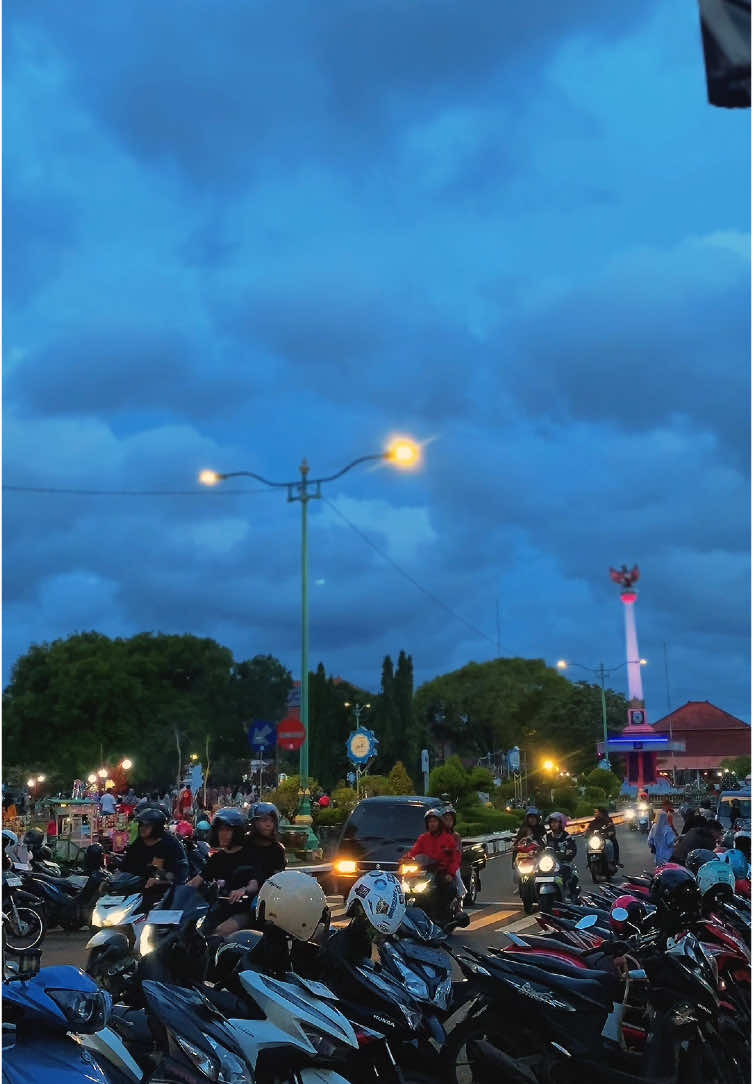 Vibes waktu Maghrib di Alun-Alun 1 Jepara #fypシ #jepara #jeparahitz #jeparaviral #jeparapride #jeparastory #xyzbca 