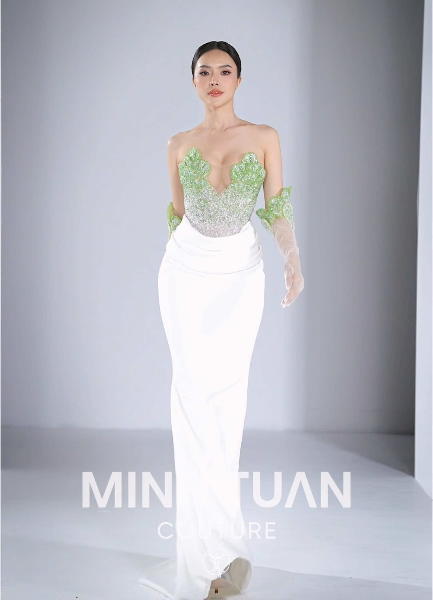 ✨MINHTUAN COUTURE NO3 - UNDERSEA✨ Khám phá vẻ đẹp trong trẻo và cuốn hút của đại dương qua bộ sưu tập Undersea - nơi thiên nhiên và nghệ thuật hòa quyện trong từng đường nét bởi MINHTUAN COUTURE Custome: MINHTUAN COUTURE Makeup & Hair: @giakhang_1009 Model: Á hậu Hạnh Nguyên Photo: @photonguyenduong Video: @curt.metrage Nail: NailStik by pang mỹ Nguyên @kellypangnail Shoes: @minhtuan_accessories  #minhtuannguyenbridal #vaycuoiminhtuan #aodaiminhtuan #MINHTUANNGUYEN #ntknguyenminhtuan #nguyenminhtuan #eveninggown #vaydahoi #eveningdress #vietnamdesigner #minhtuancouture