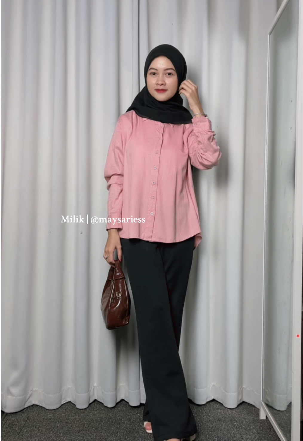 Pake kemeja rayon pas panas emg cocok sih 🥰🥰🥰 #outfitideas #ootdhijab #kemejarayon #outfits #fyp 